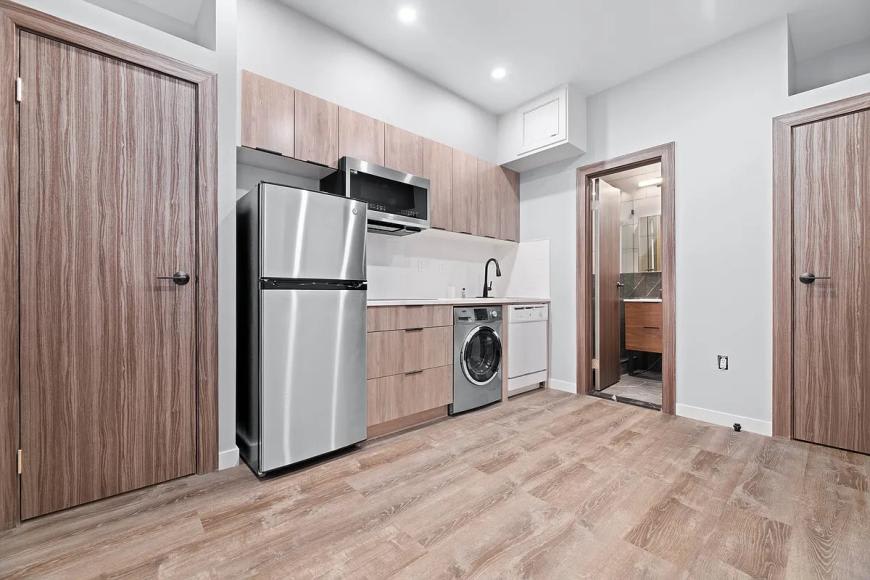 437 West 46th Street – photo 2