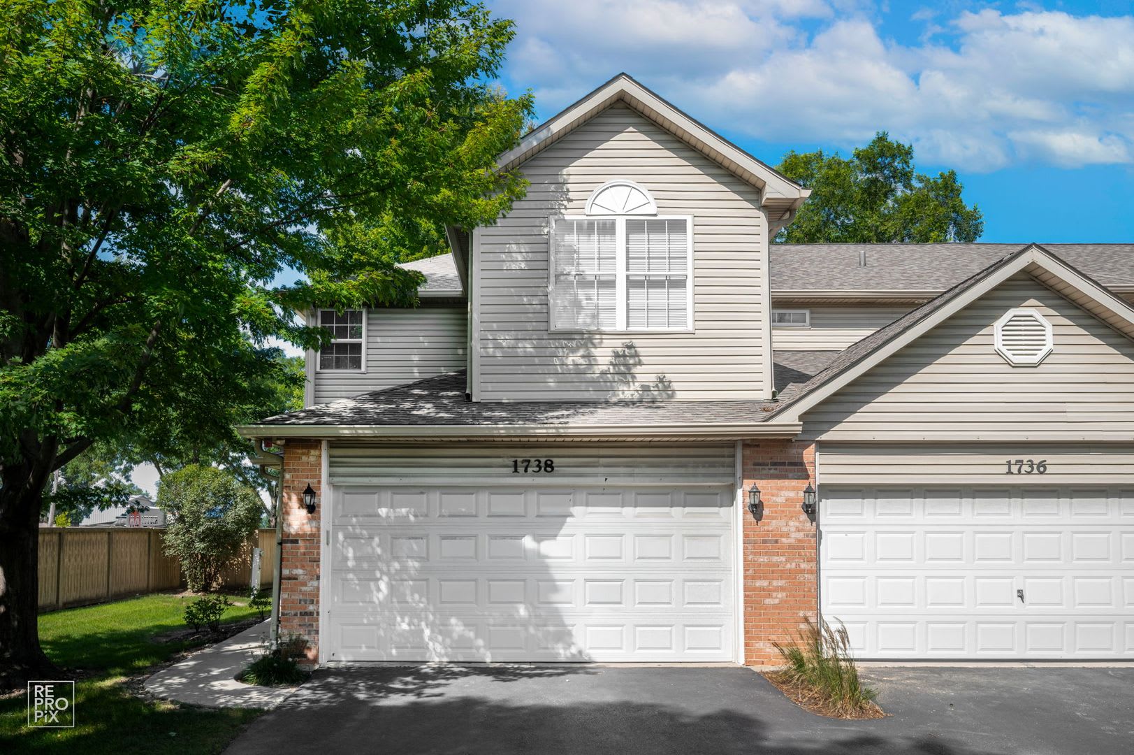 End Unit Three Bedroom Two and a Half Bath in North Naperville – photo 1