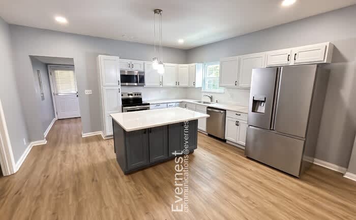 2311 Fairleigh Street – photo 2
