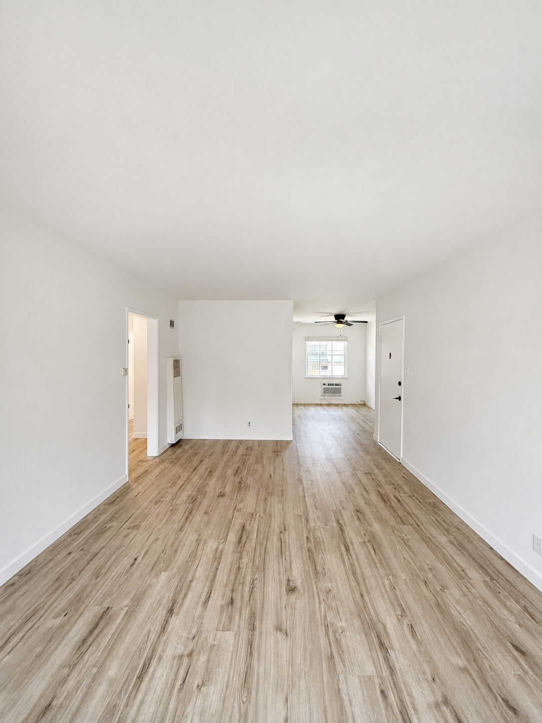 13515 Moorpark St – photo 2