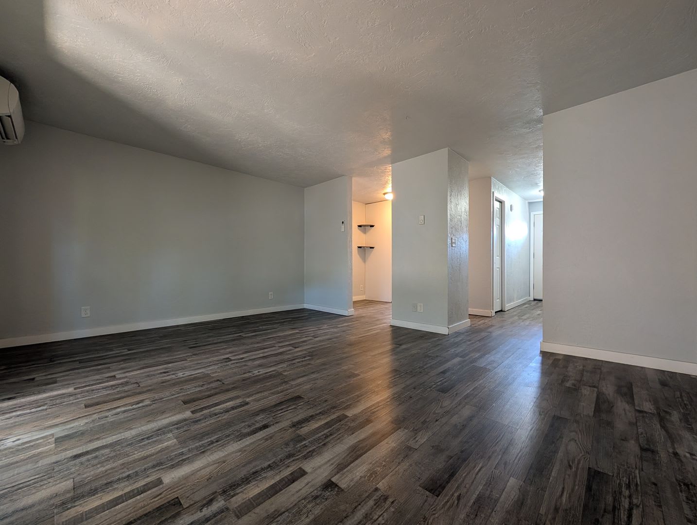 Cute 2Bd 1 5Bth Unit With Private Patio And On Site Laundry – photo 3