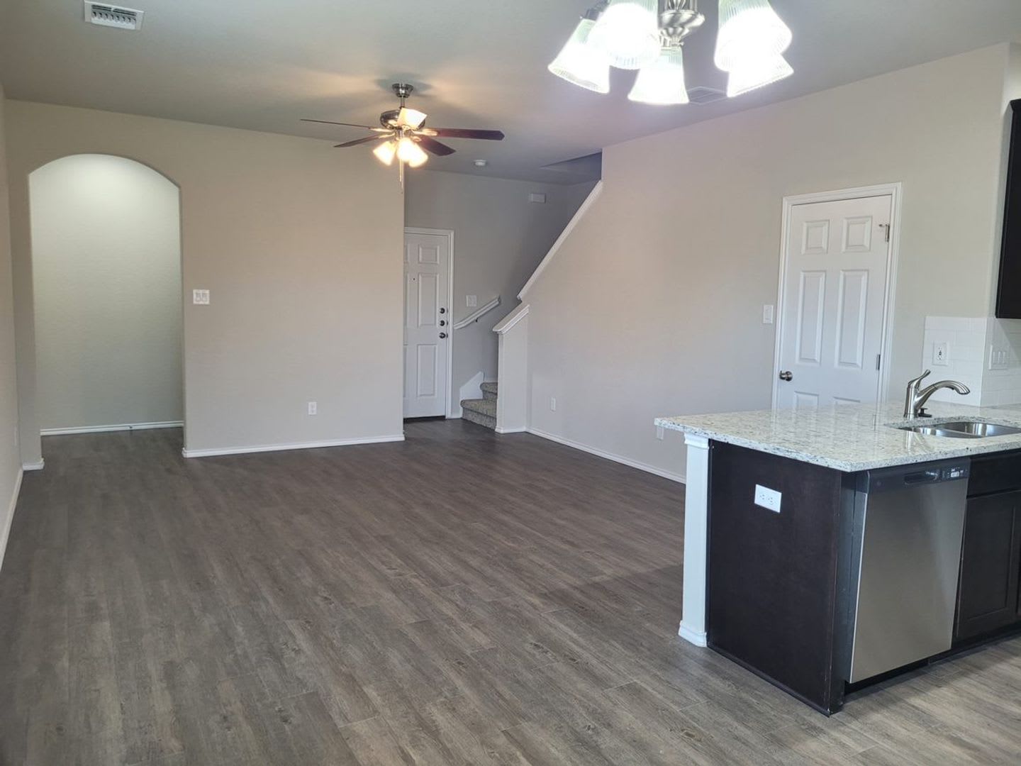 Luxury 3/2.5 Townhouse in Seguin, TX – photo 4