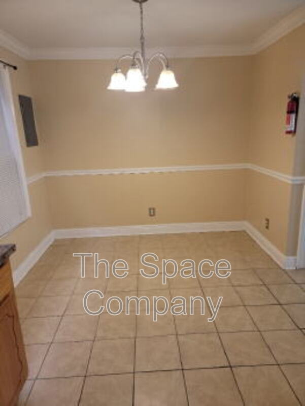 995 King St – photo 5