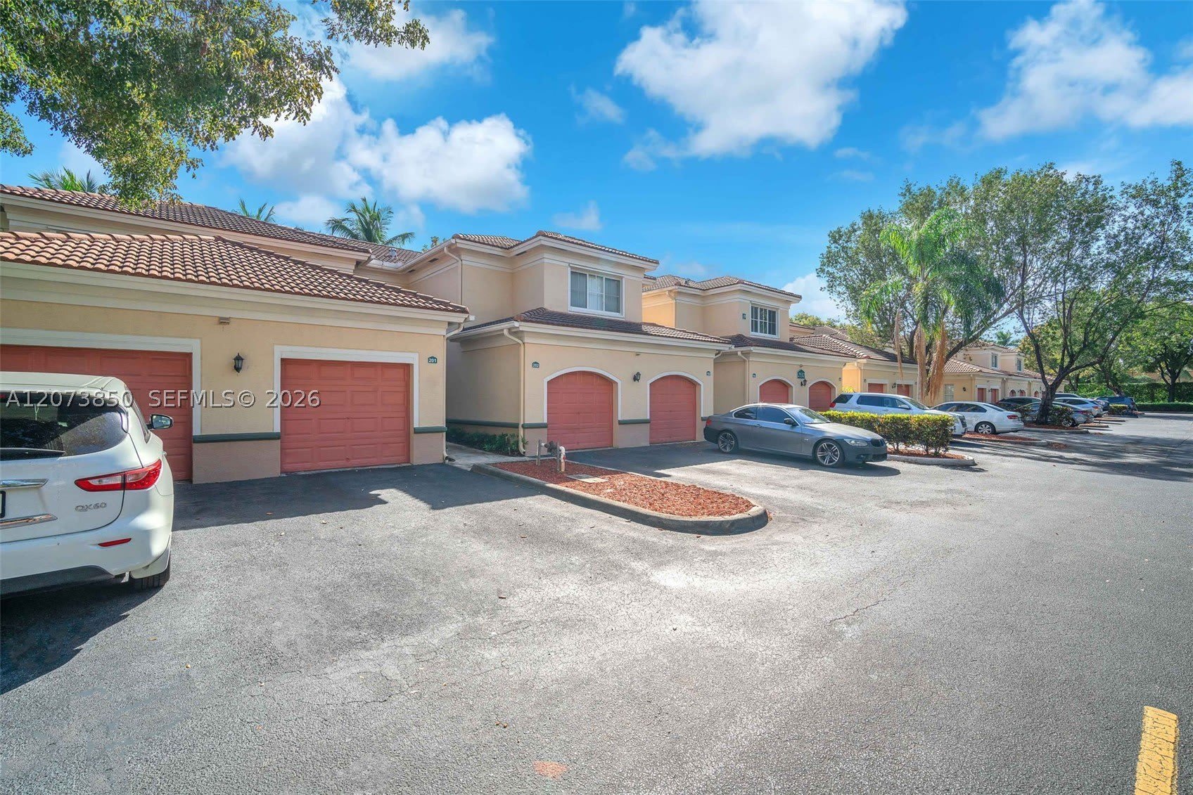 2532 Centergate Dr – photo 2
