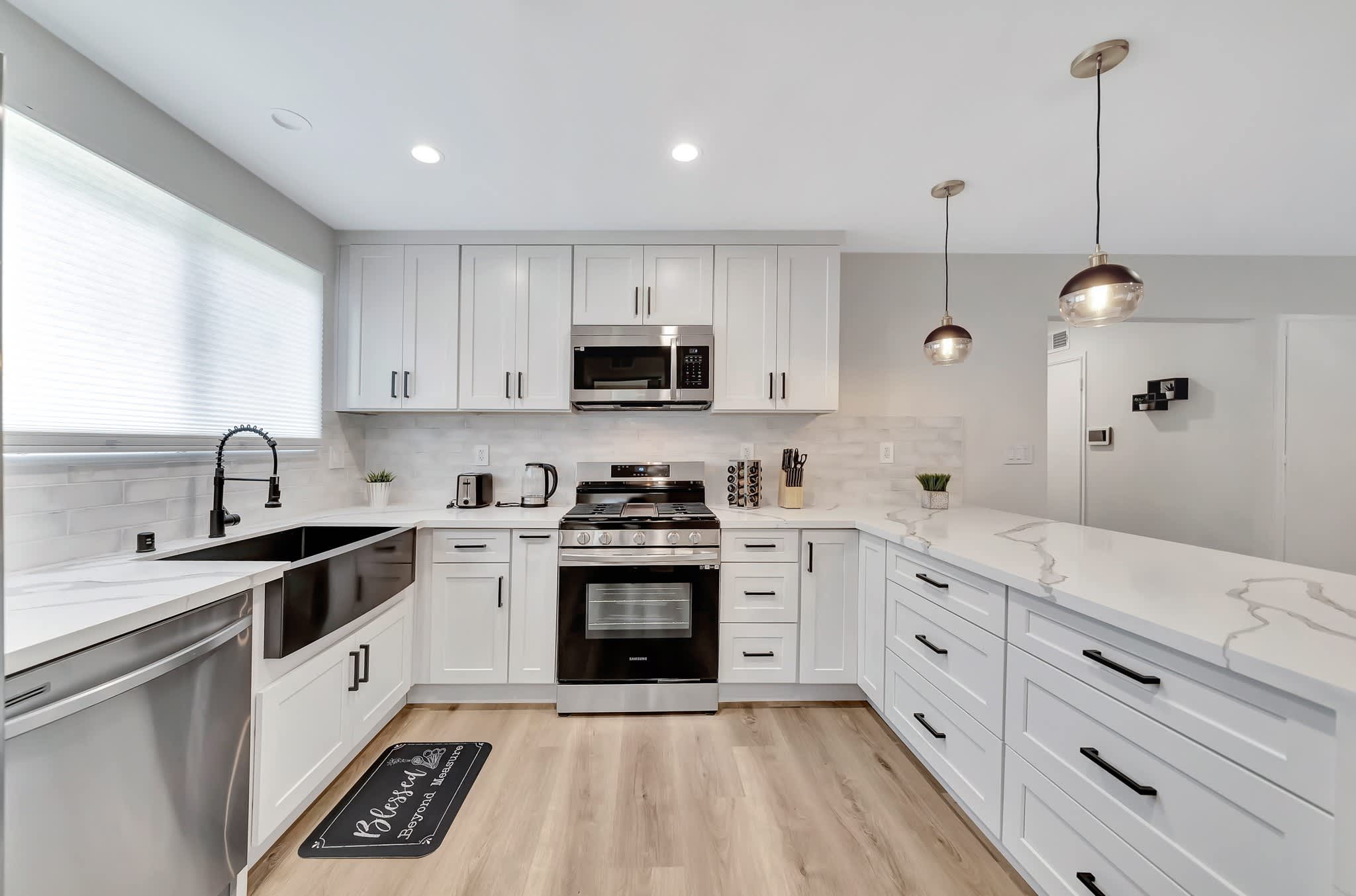 23714 Archwood St – photo 5