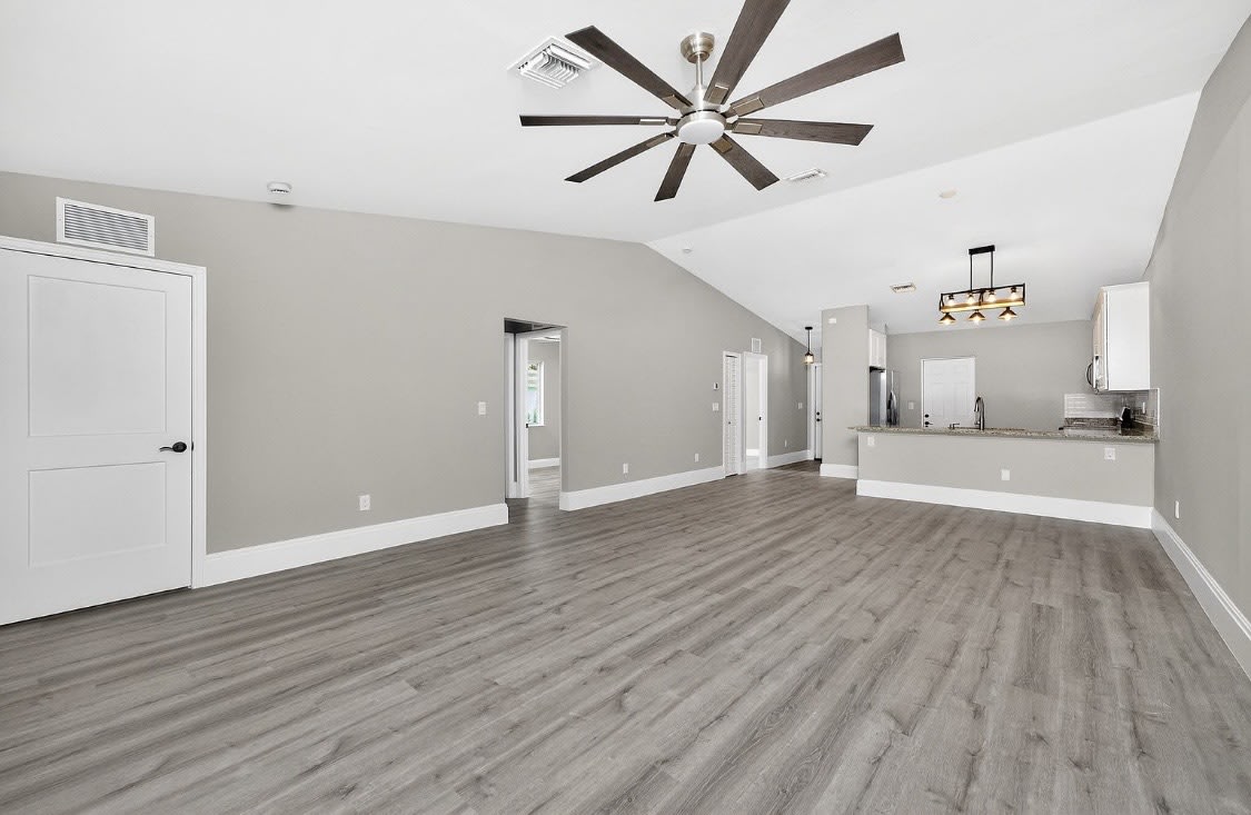 2090 Como Street – photo 4