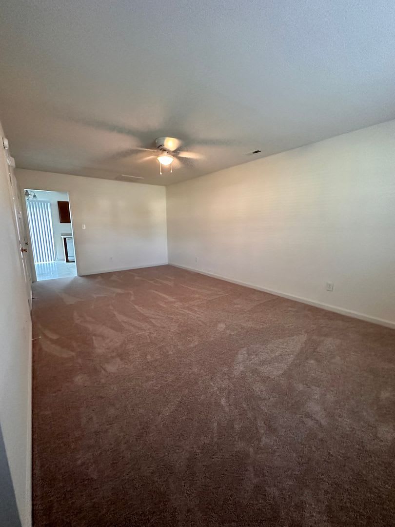 105 E Coopers Ct – photo 2