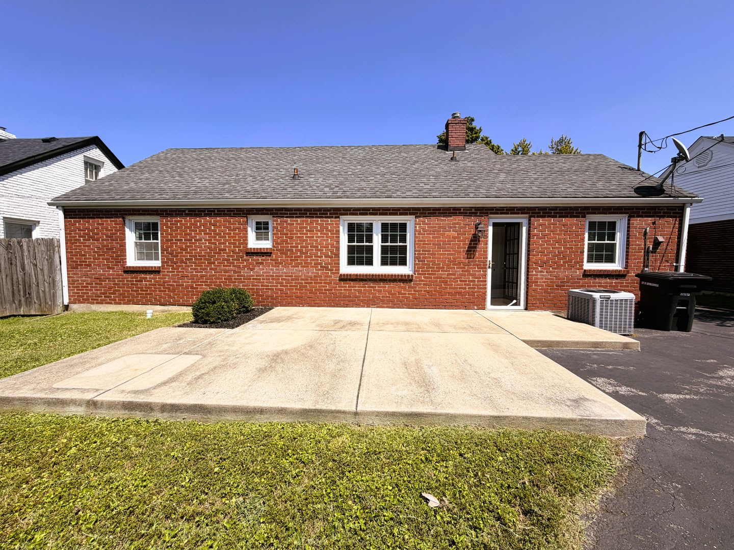 **Charming 2BR Home with Original Hardwood & Built-Ins!** – photo 4