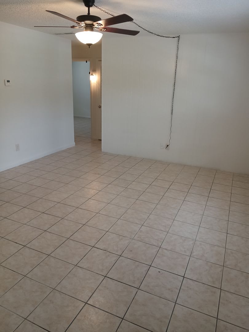 2 Bedroom, 1 Bathroom Condo For Rent at 1633 W. Oak Ridge Road, Orlando FL 32809 – photo 3