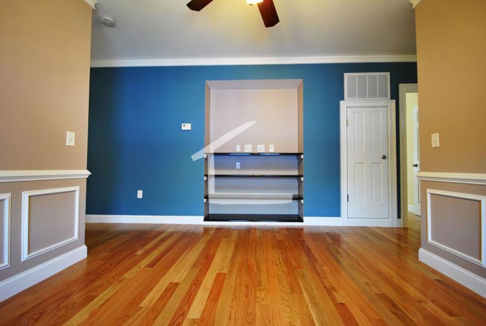 Charming 3 Bedroom No Broker Fee – photo 4