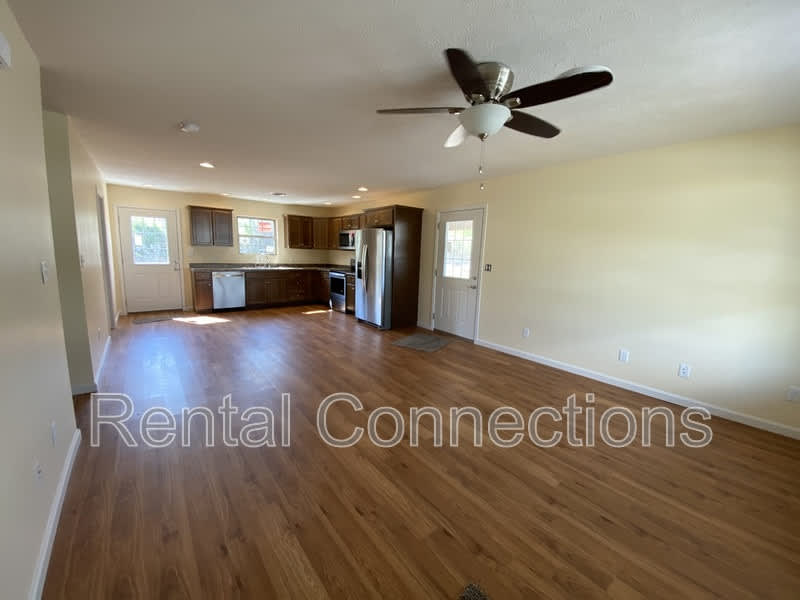 1815 Bridge St. – photo 3