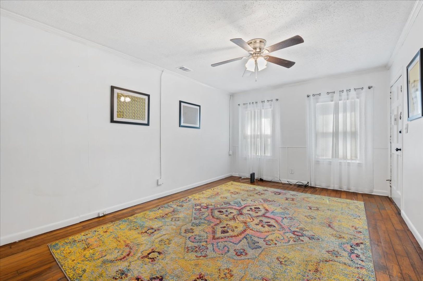 Charming Duplex with Fenced Yard Near Daffin Park – 1306 E 53rd St – photo 3