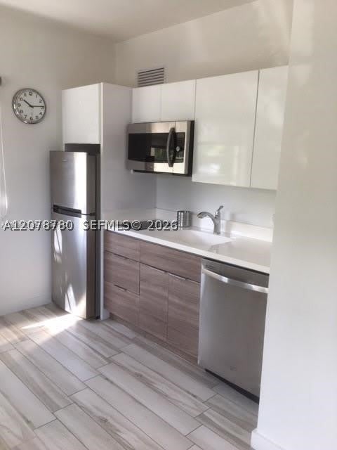 1560 Meridian Ave – photo 2