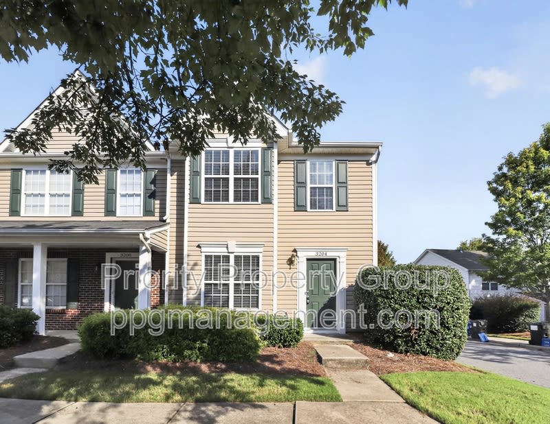 3204 Barons Court Road – photo 1
