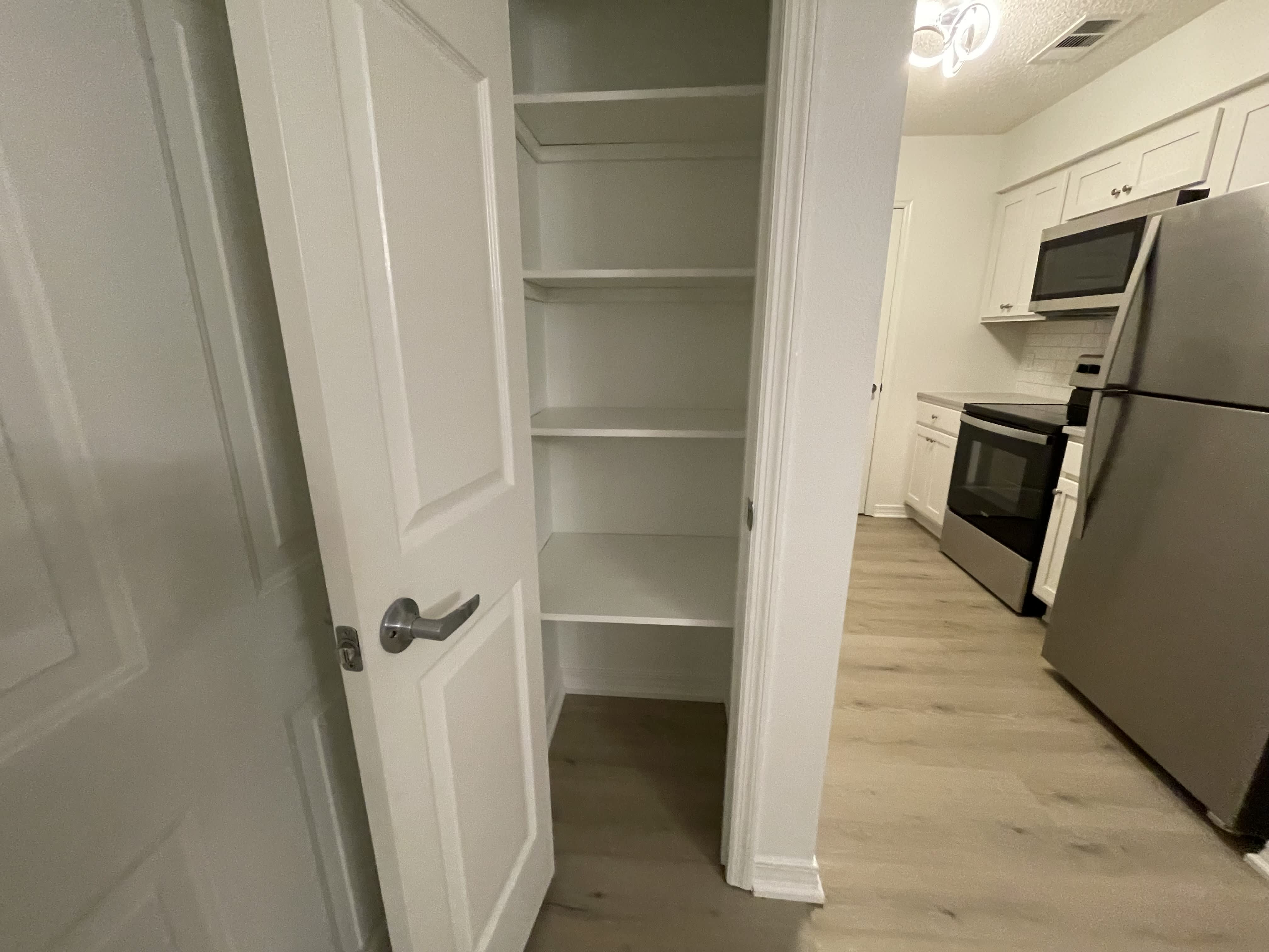 4270 Calinda Lane – photo 5