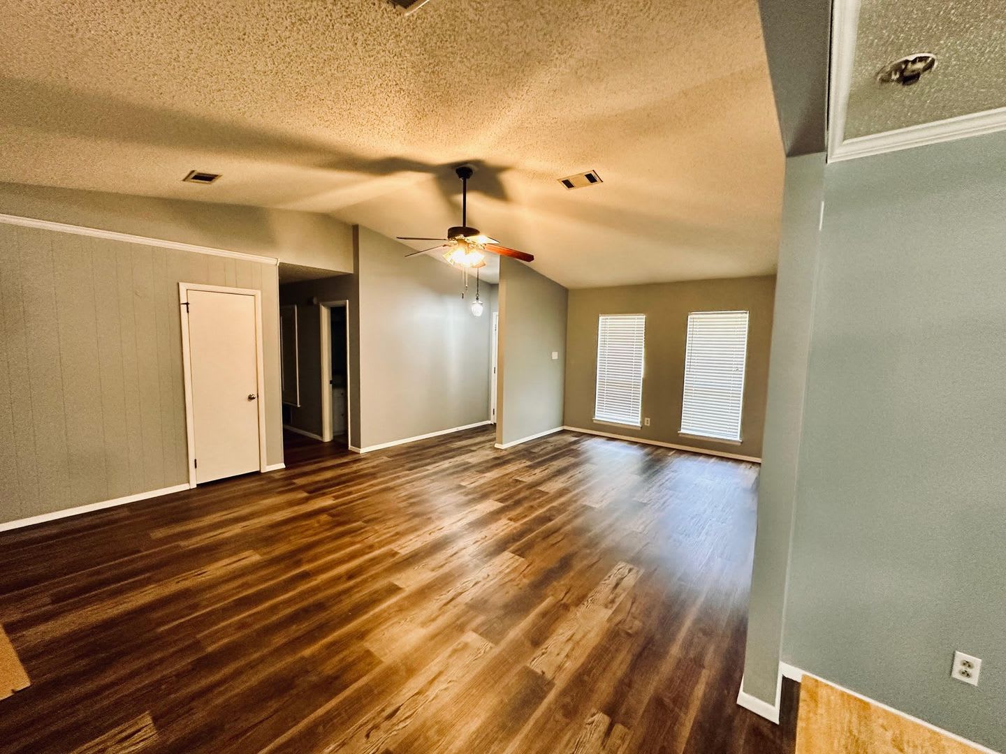 A Great Home in the Heart of Benton – photo 2