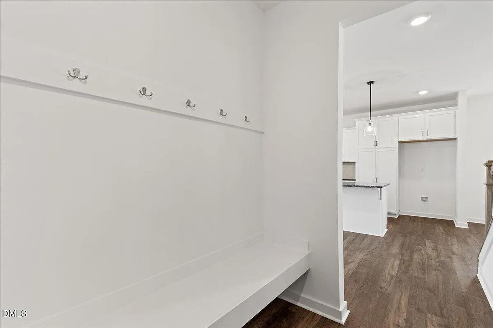 Like New and Move-in Ready!! – photo 2