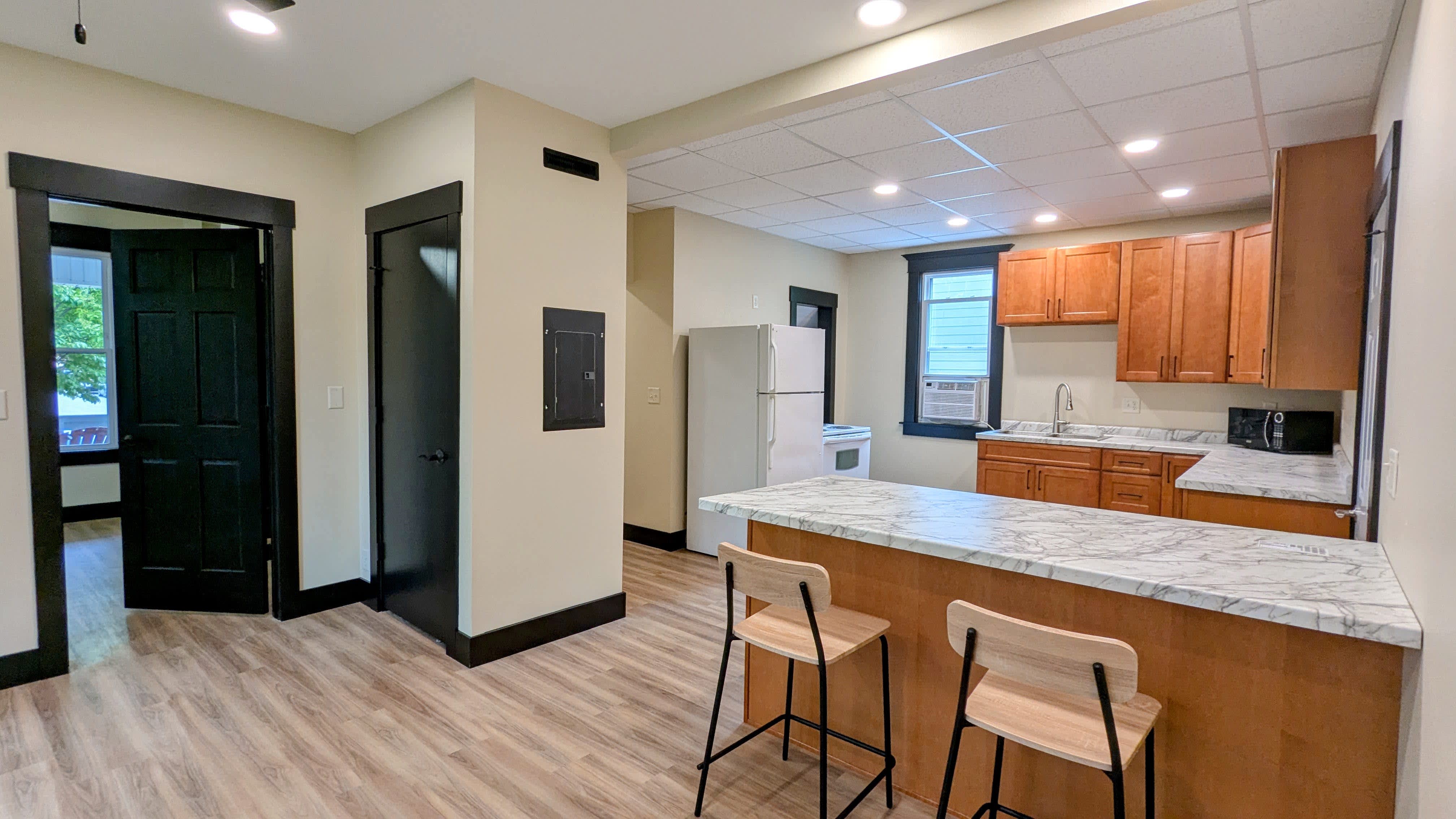 702 E Grand Ave – photo 1