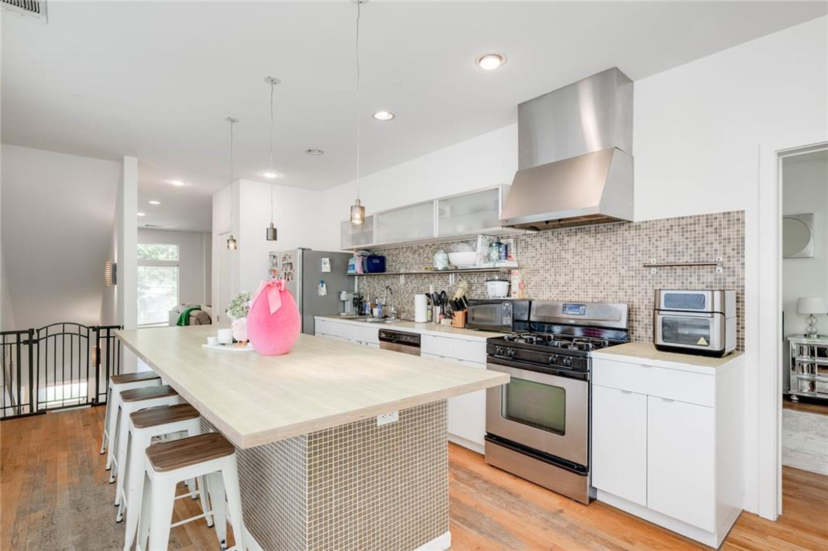 712 E. 45th St – photo 2