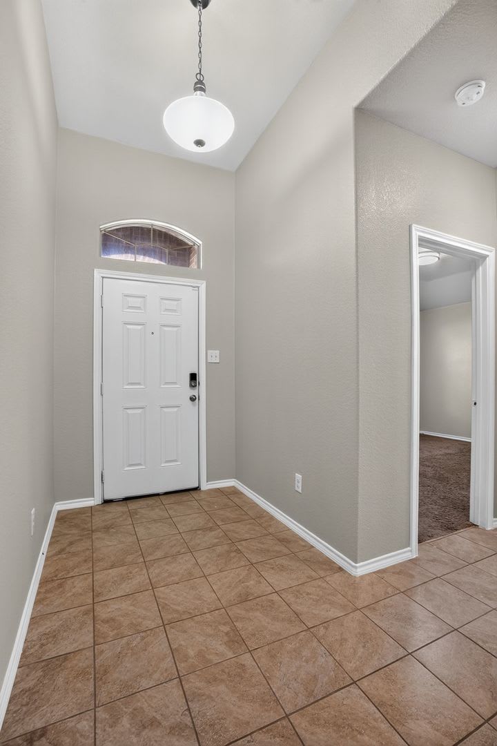 Charming 4BR House in Azle – photo 4
