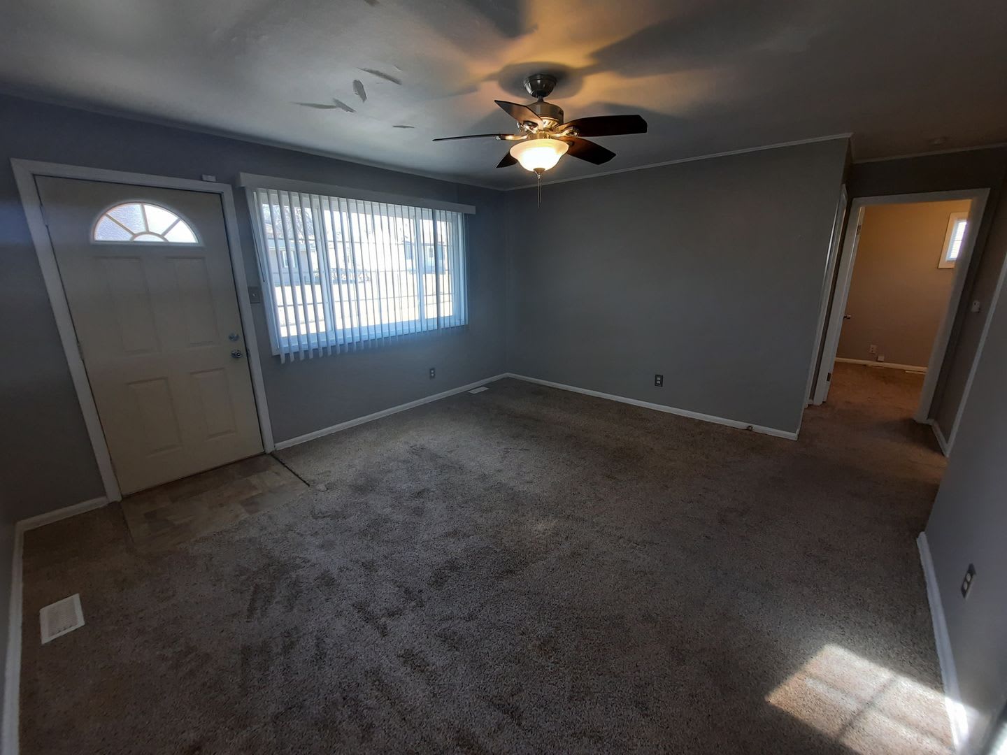 2 Bedroom, 1 Bathroom home! – photo 2