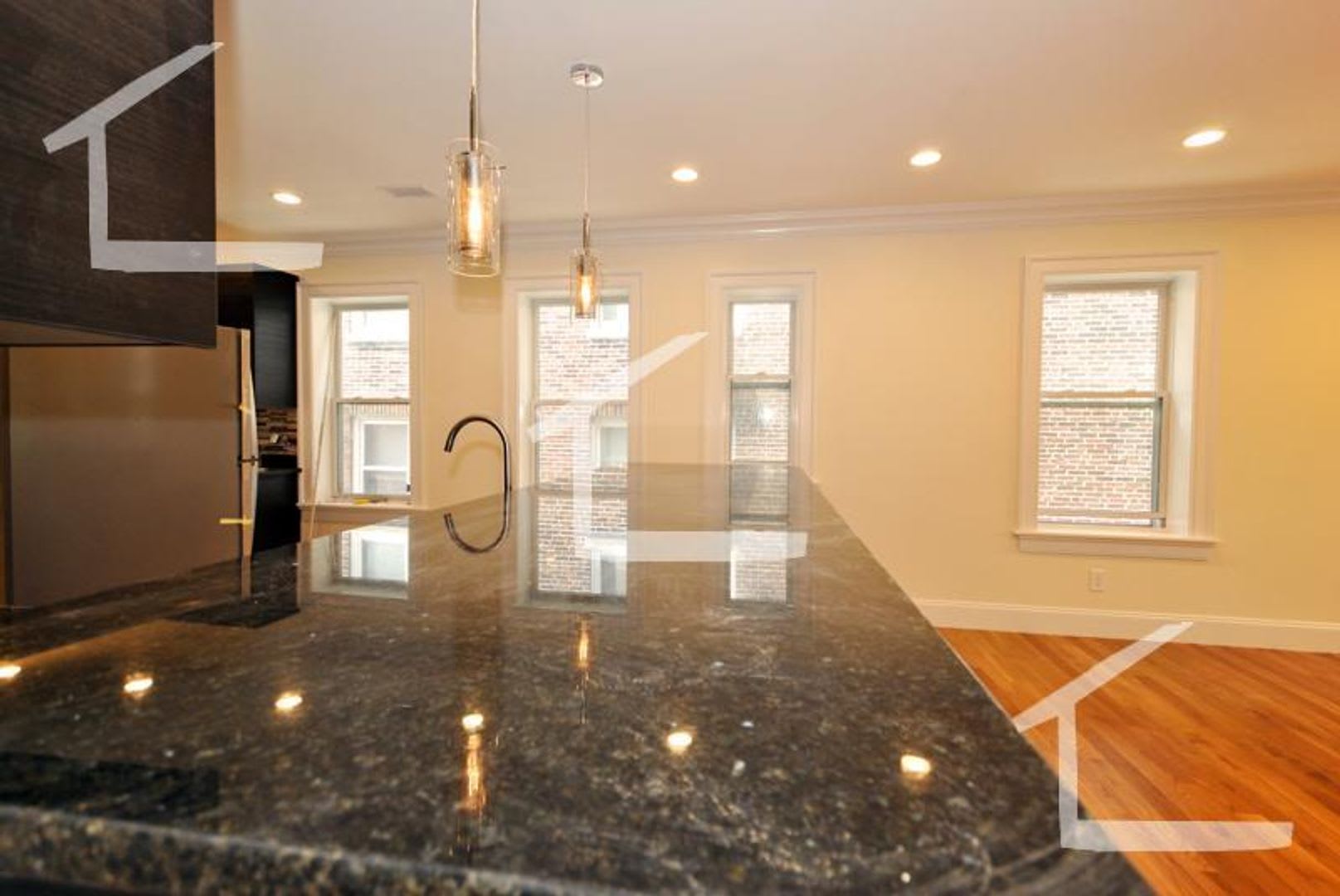 Charming 10 Bedroom- No Broker Fee-Rooftop Deck – photo 5
