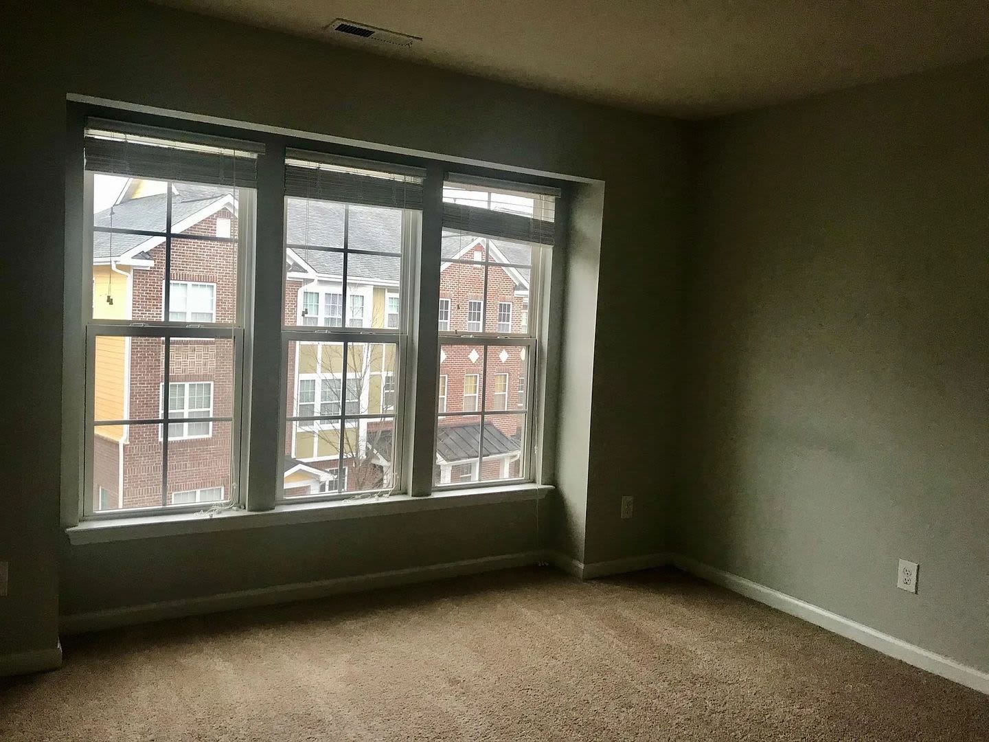 Room in 3 Bedroom Townhome at Dove Cottage Ln – photo 5