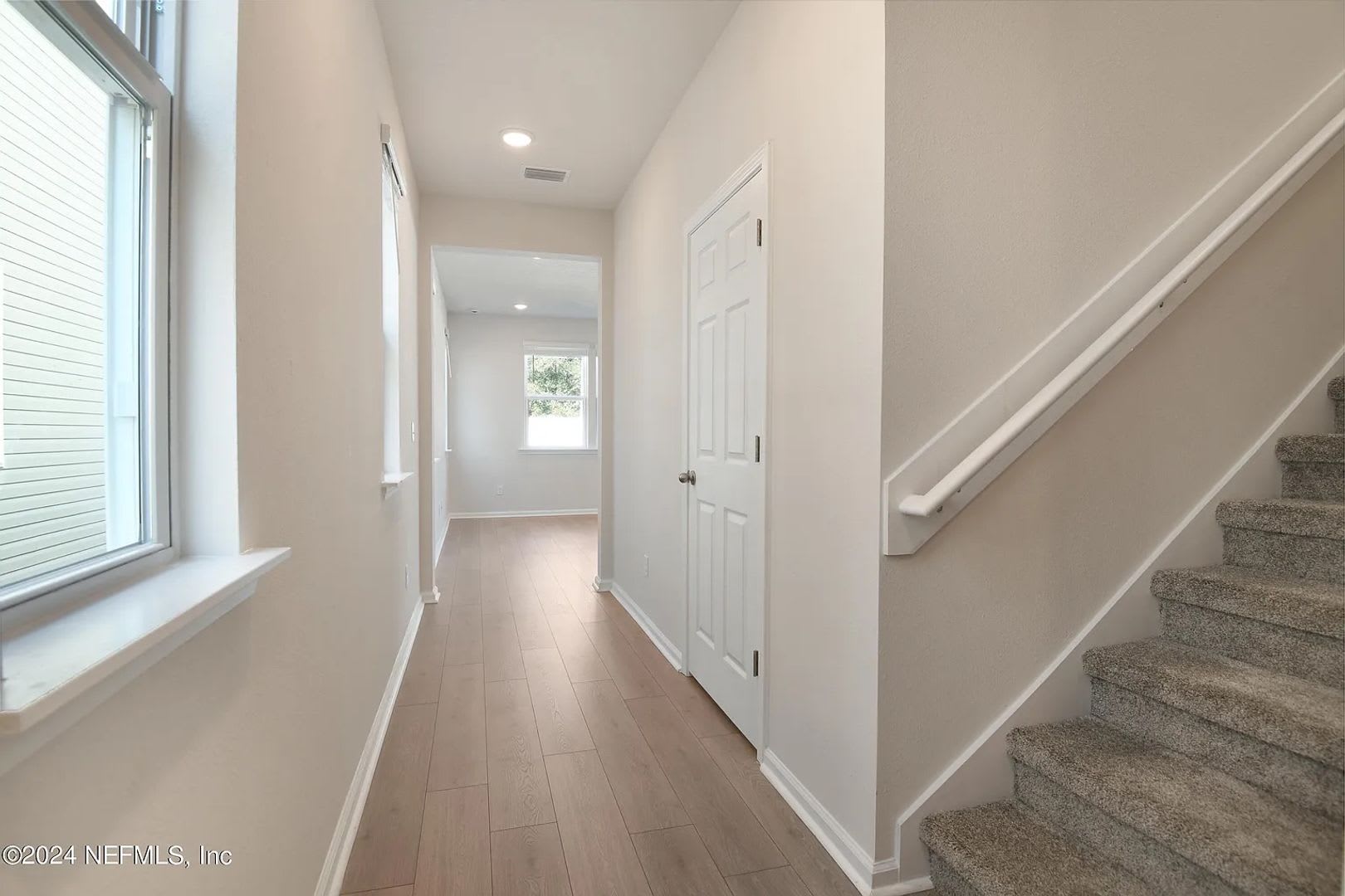 Modern 3-Bedroom Townhome with Two-Car Garage in Crossroads Station – photo 5
