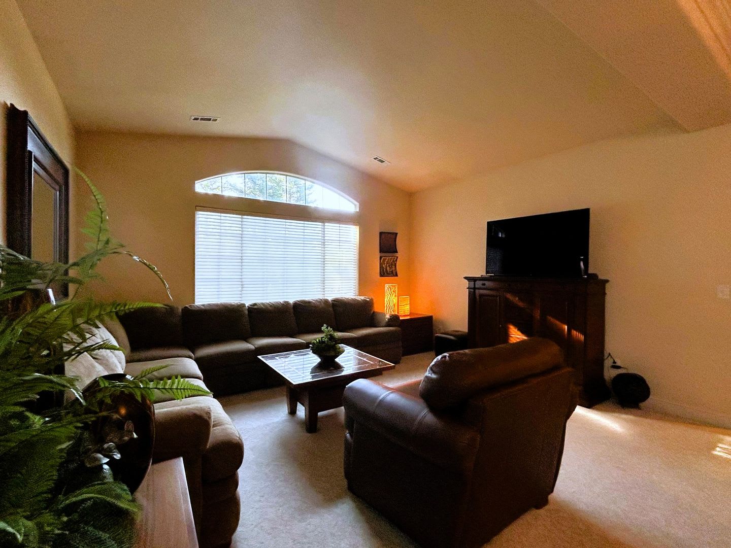 Beautiful 3 Bedroom 2 Bath Home On The River Hoa Community – photo 3