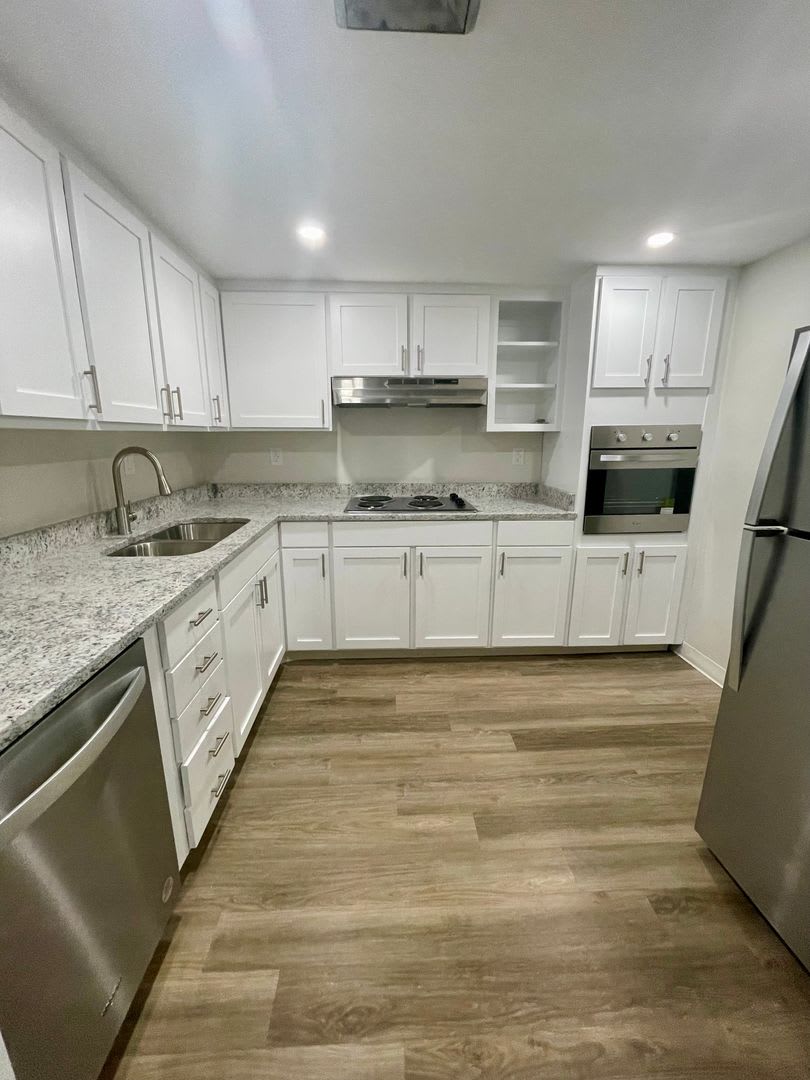 Two Bedroom Condo in Downtown Charleston – photo 2