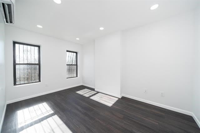 258 SUYDAM AVE – photo 4