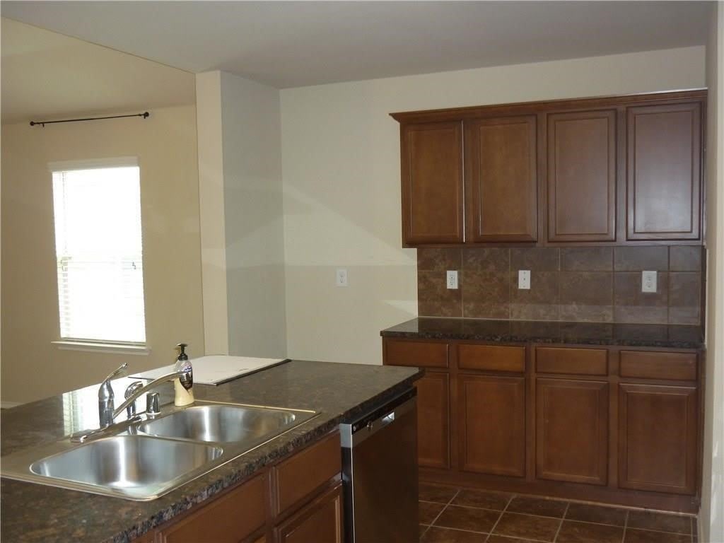 1054 Churchill Drive – photo 2