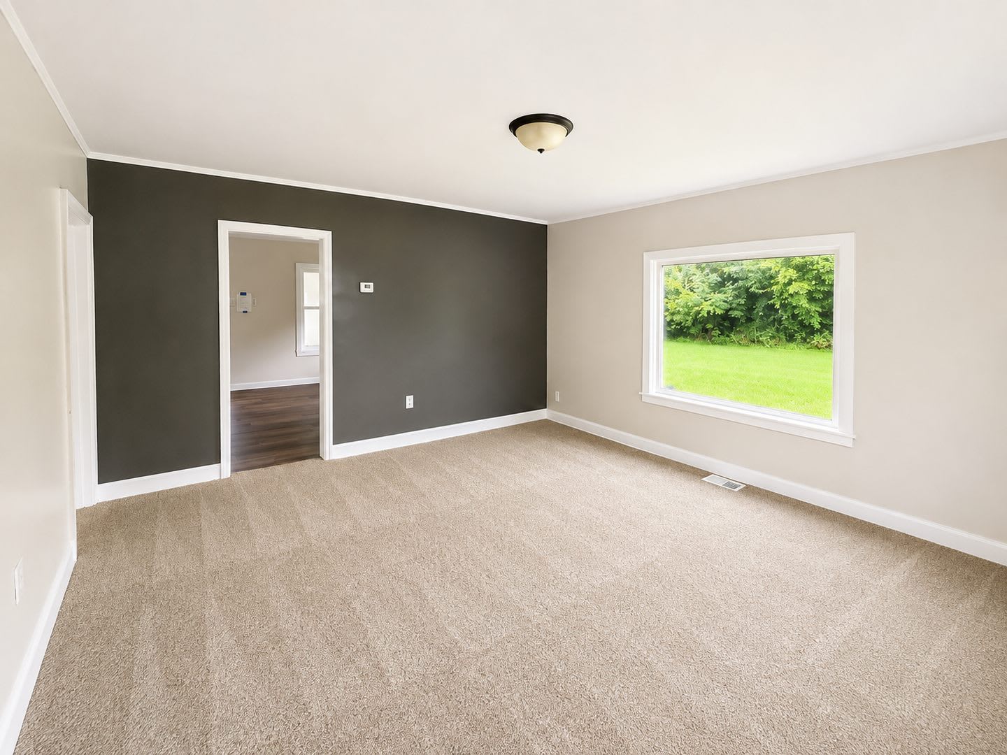 Spacious 3BR South Columbus Home with Sunroom, Full Basement, Garage, and Large Yard! – photo 2