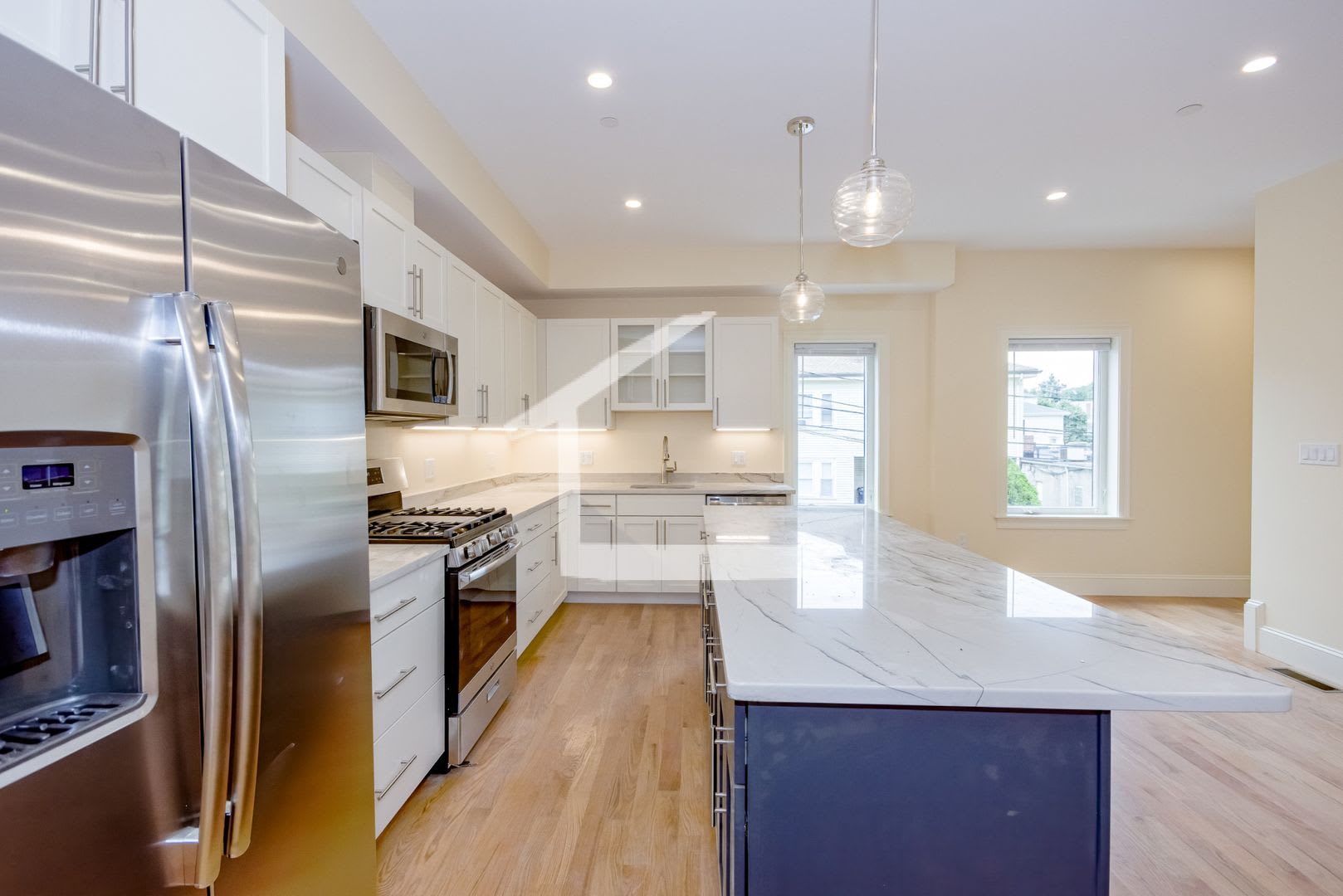 Brand New 3 500 Sq Ft Luxury Townhouse In Oak Square W Built In Garage 1St Security Only Laundry In Unit – photo 3