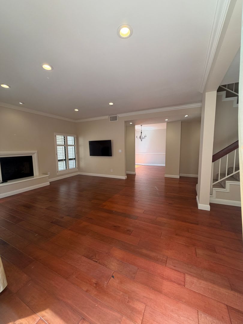 Large Townhome In Glendale Verdugo Woodlands – photo 5