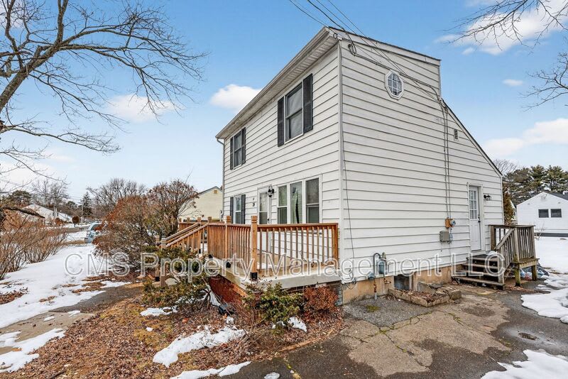 24 Steinhardt Ave – photo 4