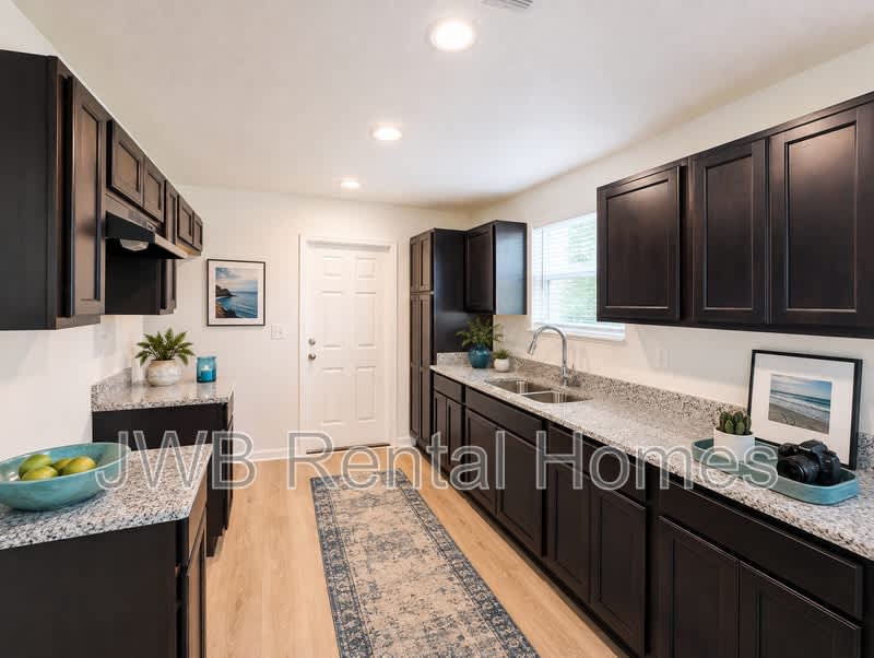 2123 Moncrief Rd – photo 3