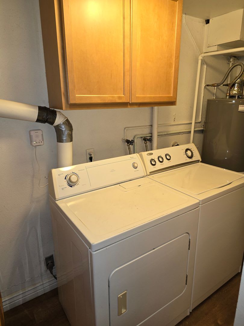 2 Bed 1 Bath Garden Level Duplex – photo 3