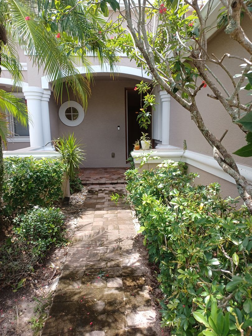 Townhouse with Amenities Galore: 3 BR / 2.5 Bath In The Colonnade Community – photo 1