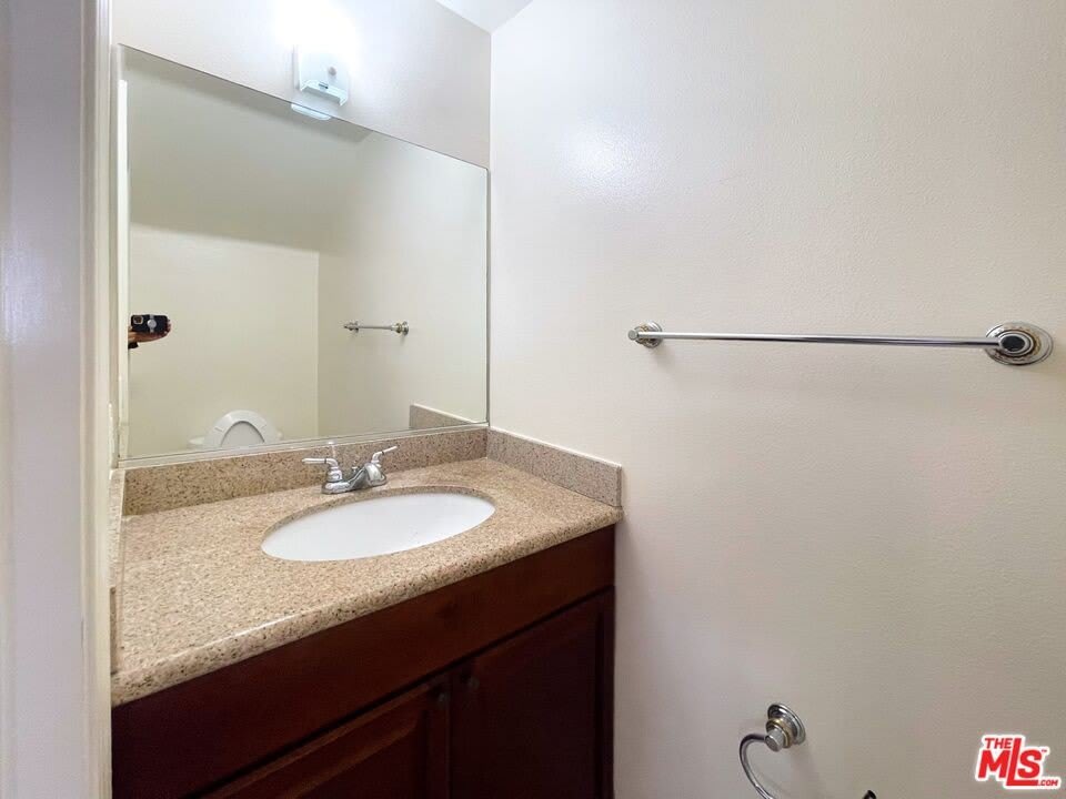 429 S St Andrews Pl – photo 2