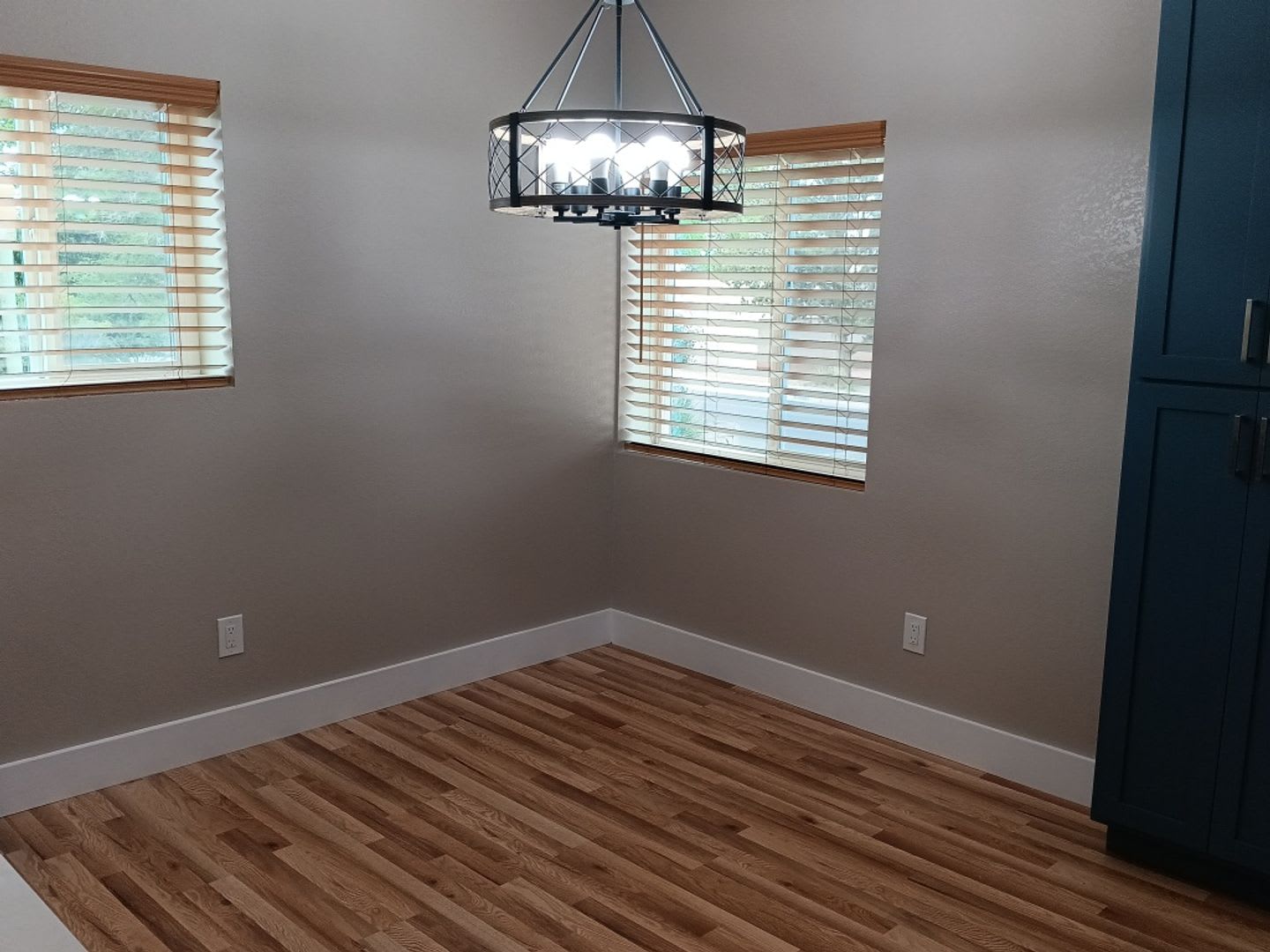 3 Bedroom, 2 Bathroom Home! Schedule a Showing! – photo 4