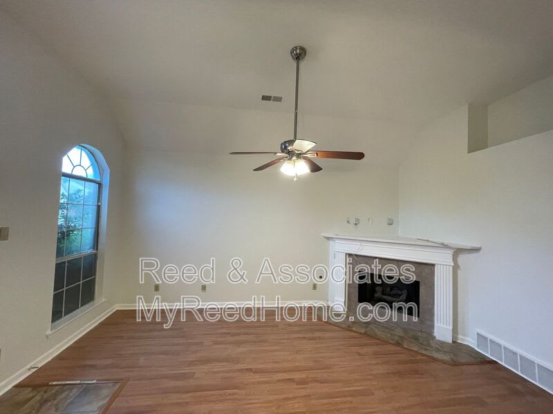 1490 Estacada Way – photo 4
