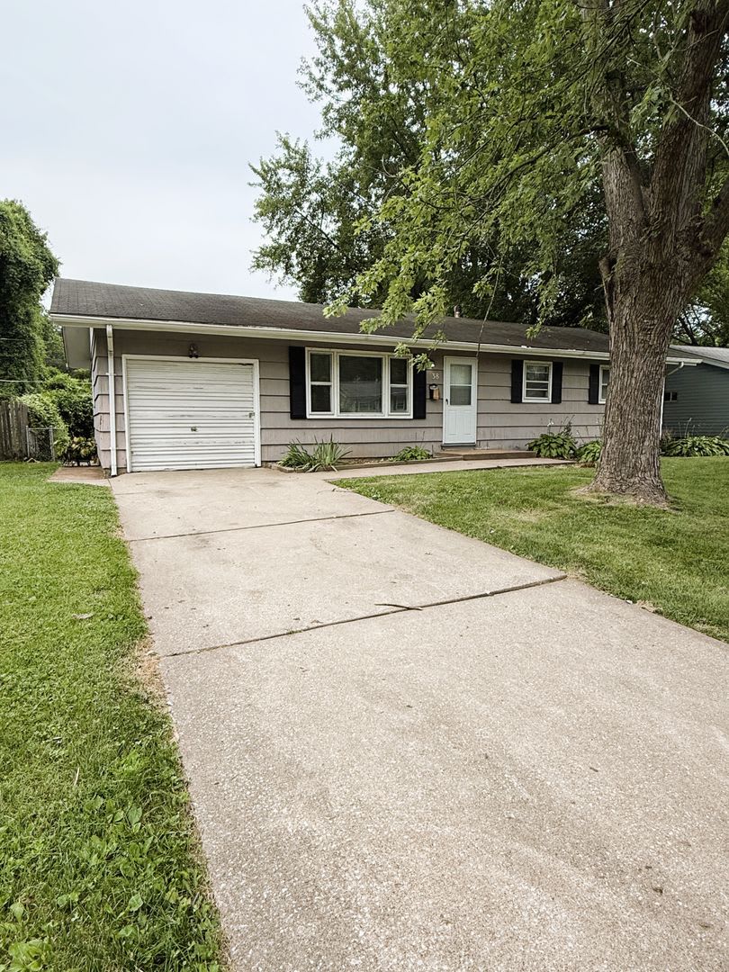 3 Bed 1 Bath Ferguson Park Like Back Yard – photo 2