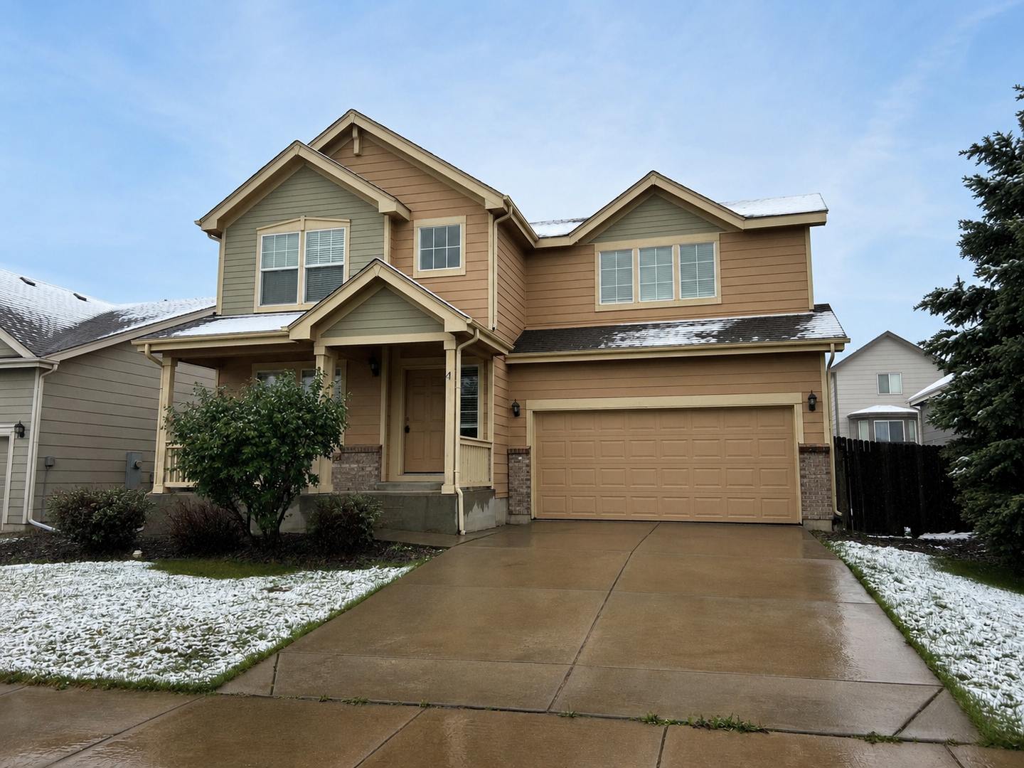 200 Off First Month Spacious 3 Bedroom Home With Fenced Yard Available Now – photo 1