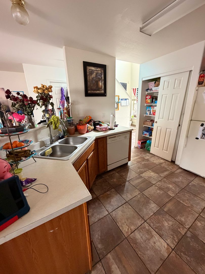 Spacious Aurora Townhome – Convenient Location! – photo 5