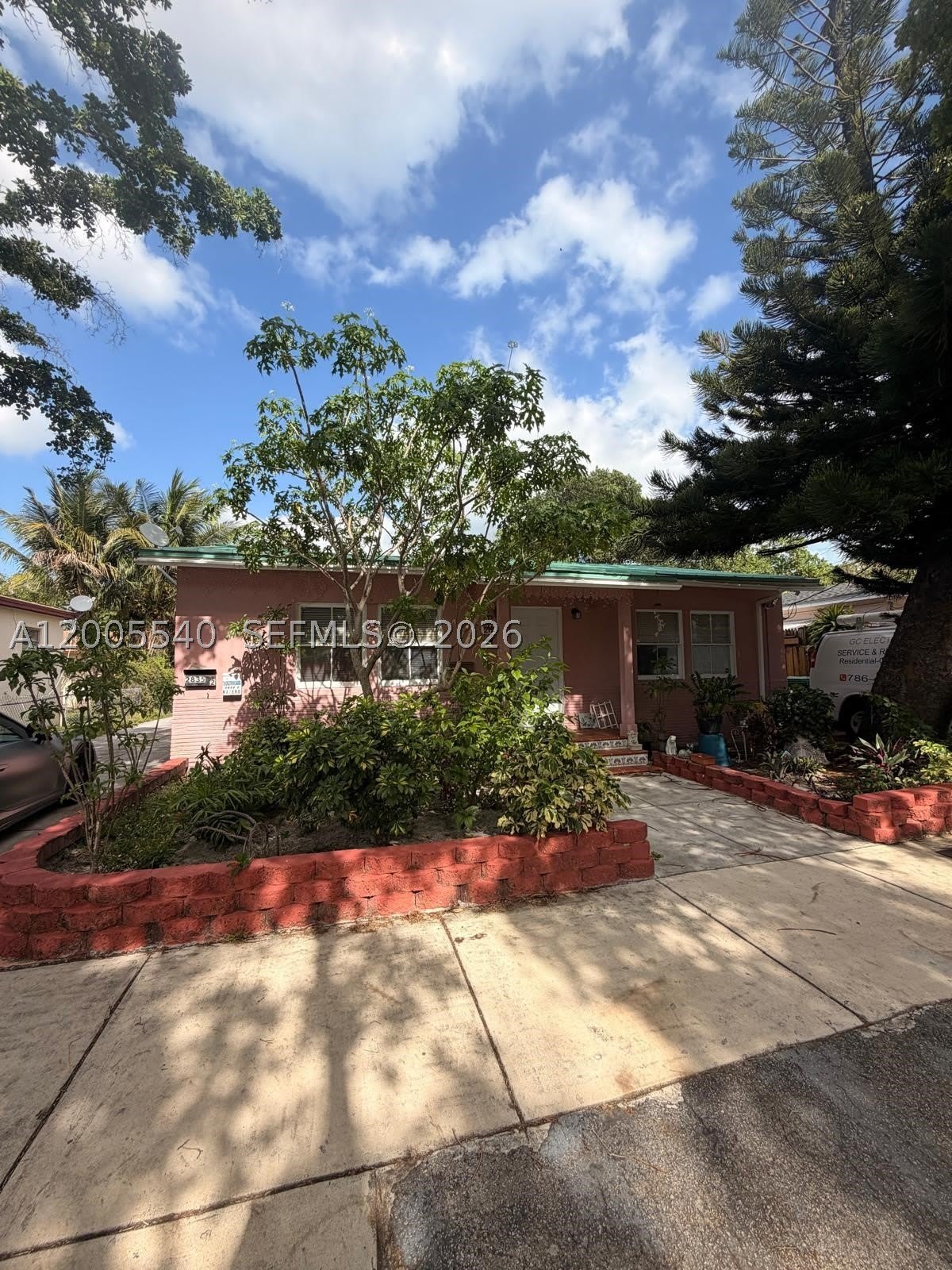 2835 SW 37th Ct – photo 1