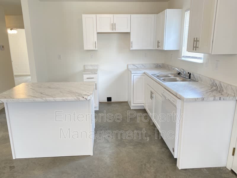 2963 Lake Park Rd. – photo 5