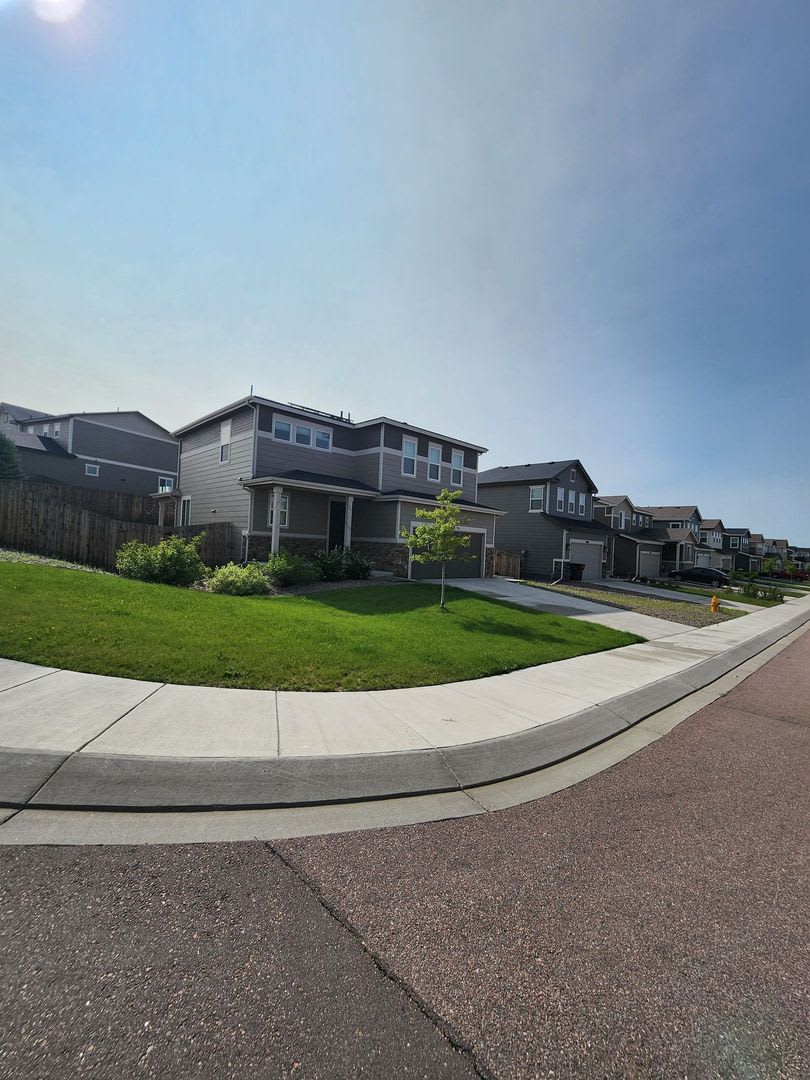 Beautiful 3-Bed, 3-Bath Home on a Spacious Corner Lot! – photo 2