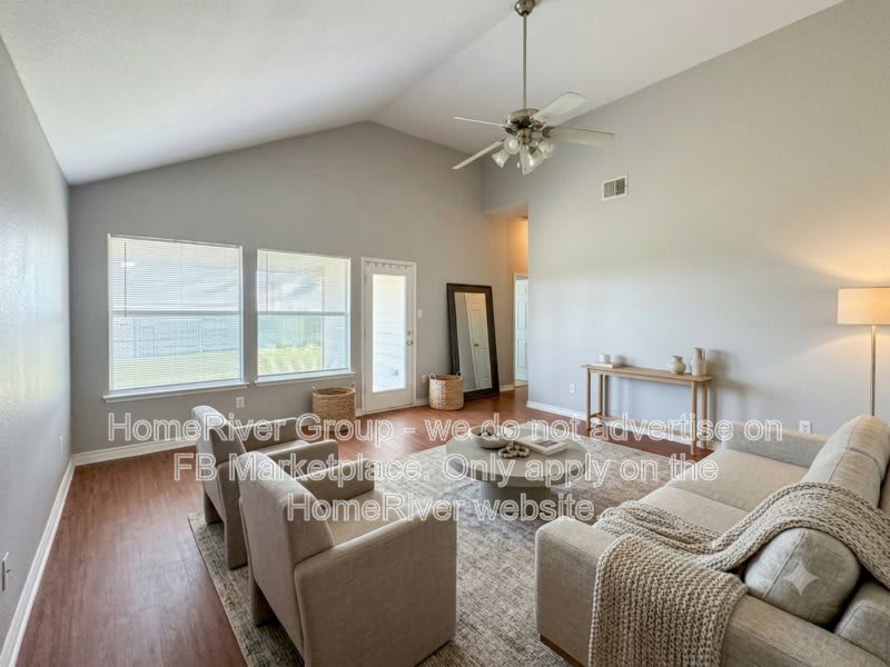 313 Charleston Dr – photo 1
