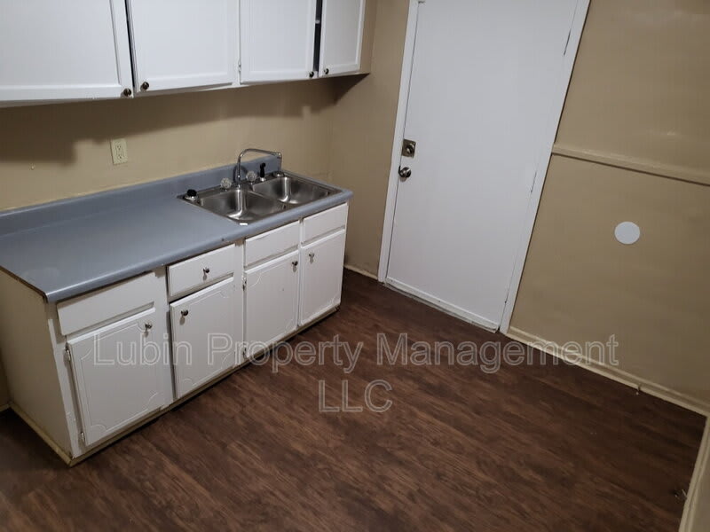 1368 Springdale St – photo 4